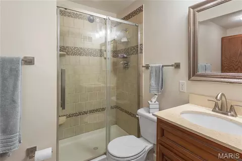 Bath - 559 Goldwood Dr, Ballwin, MO 63021 photo 1 of 3