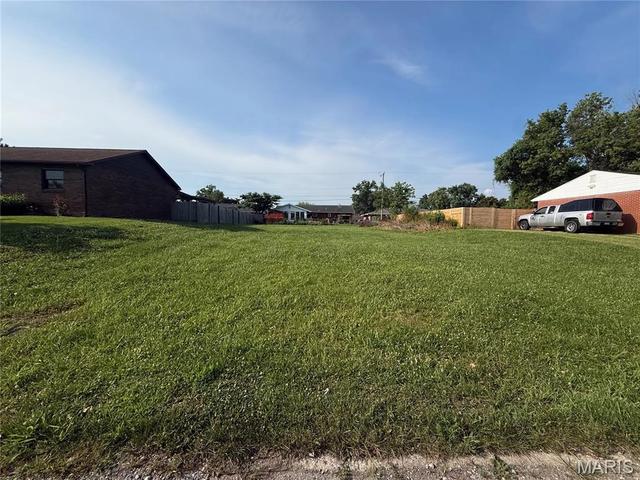 14 Georgetown Dr, Granite City, IL 62040