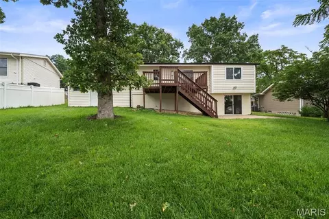 Exterior - 628 Hickory Knoll Ct, Ballwin, MO 63021 photo 7 of 10