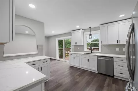 Kitchen - 628 Hickory Knoll Ct, Ballwin, MO 63021 photo 2 of 4
