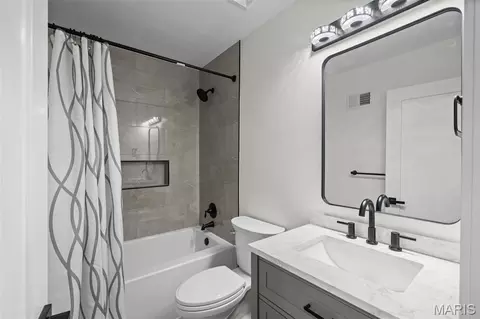 Bath - 628 Hickory Knoll Ct, Ballwin, MO 63021 photo 1 of 4