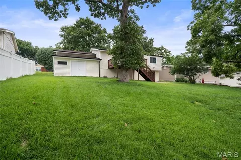 Exterior - 628 Hickory Knoll Ct, Ballwin, MO 63021 photo 6 of 10
