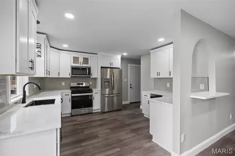 Kitchen - 628 Hickory Knoll Ct, Ballwin, MO 63021 photo 1 of 4