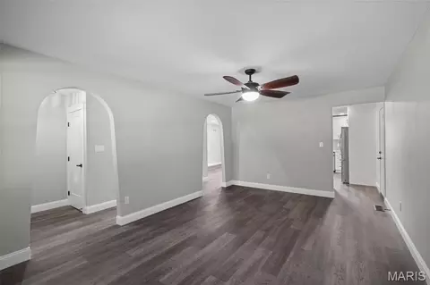 Living - 628 Hickory Knoll Ct, Ballwin, MO 63021 photo 2 of 8
