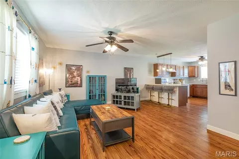 Living - 440 Deer Run, Moro, IL 62067 photo 2 of 3