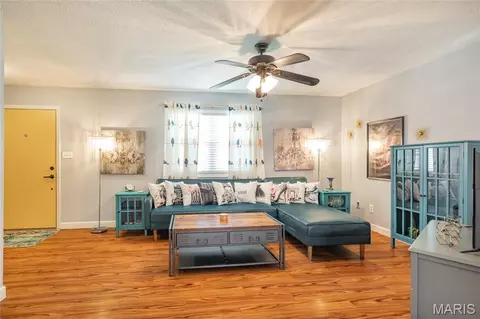 Living - 440 Deer Run, Moro, IL 62067 photo 1 of 3
