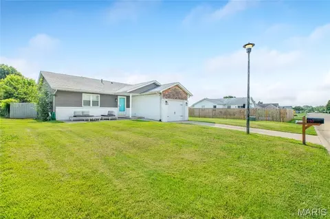 Exterior - 440 Deer Run, Moro, IL 62067 photo 2 of 7