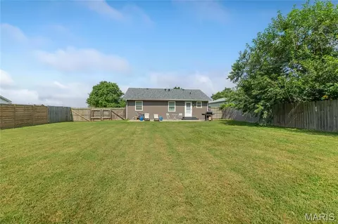 Exterior - 440 Deer Run, Moro, IL 62067 photo 4 of 7