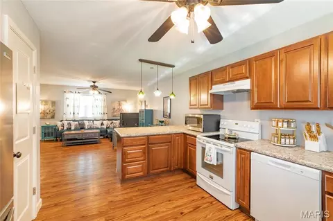 Kitchen - 440 Deer Run, Moro, IL 62067 photo 3 of 3