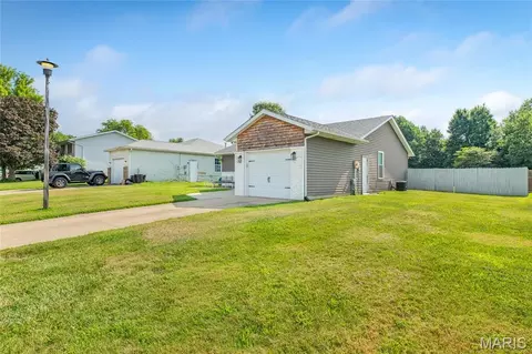 Exterior - 440 Deer Run, Moro, IL 62067 photo 3 of 7