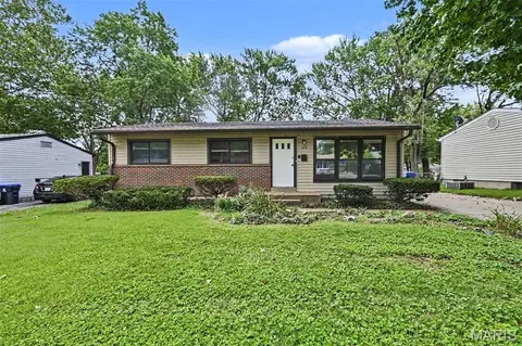 850 Campion Ln, Florissant, MO 63031
