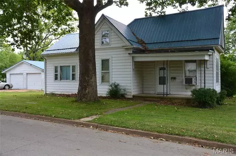 602 Moore St, Farmington, MO 63640