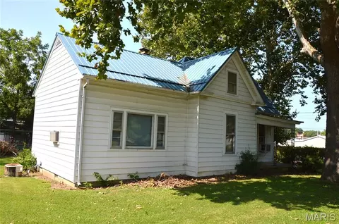 602 Moore St, Farmington, MO 63640