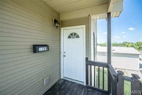 Exterior - 1319 N 4th St, Saint Charles, MO 63301 photo 2 of 5