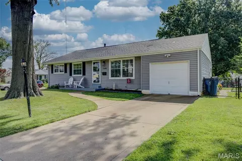 7200 Marlton Ln, Saint Louis, MO 63123