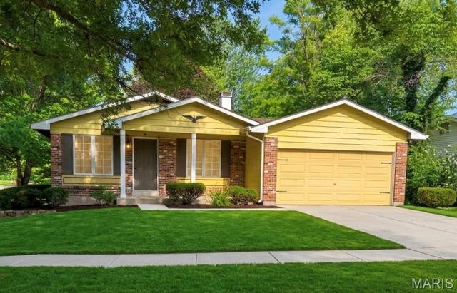 1053 Pinecone Trl, Florissant, MO 63031