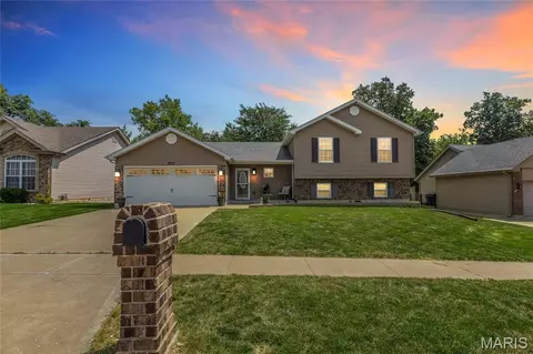 527 Sceptre Rd, Wentzville, MO 63385