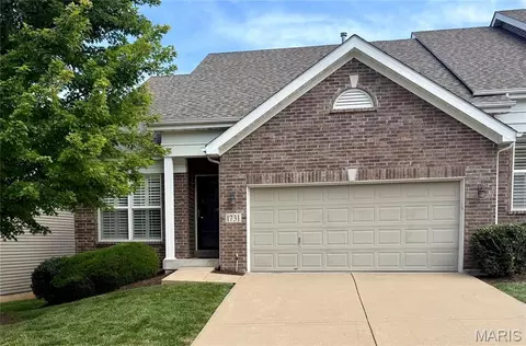 1731 Preston Centre Dr, Fenton, MO 63026