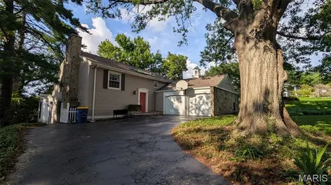 11117 Stoney View Ln, Saint Louis, MO 63146