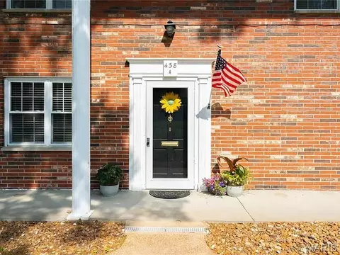 438 N Sappington Rd #A, Saint Louis, MO 63122