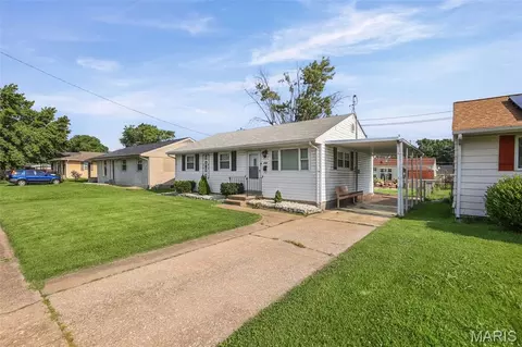 213 Briarwood Dr, Granite City, IL 62040
