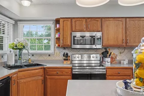Kitchen - 307 Camilla Dr, O'fallon, MO 63366 photo 2 of 2