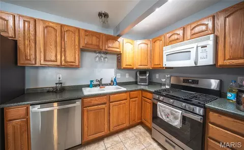 Kitchen - 221 Watson Rd, Sullivan, MO 63080 photo 2 of 2