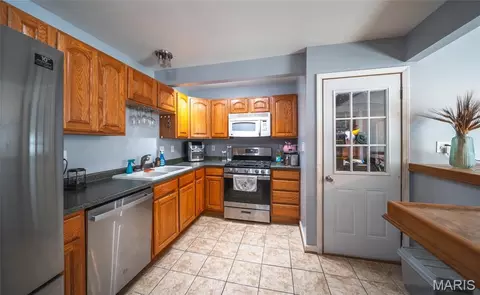 Entry Way - 221 Watson Rd, Sullivan, MO 63080 photo 1 of 1