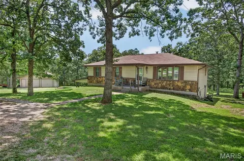 24231 Pine Tree Dr, Lebanon, MO 65536