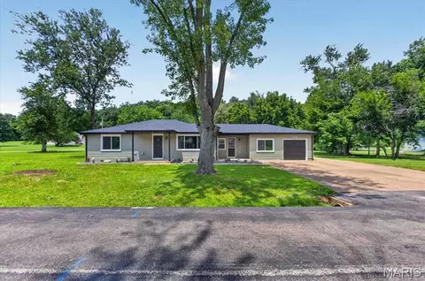 Exterior - 1381 Pleasant Dr, Arnold, MO 63010 photo 2 of 9