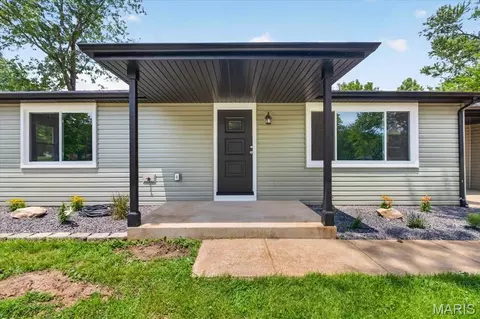 Exterior - 1381 Pleasant Dr, Arnold, MO 63010 photo 3 of 9