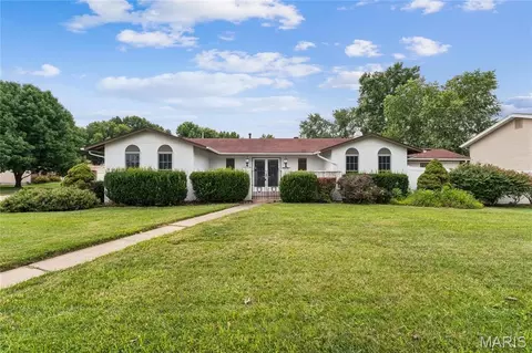 2801 Droste Rd, Saint Charles, MO 63301