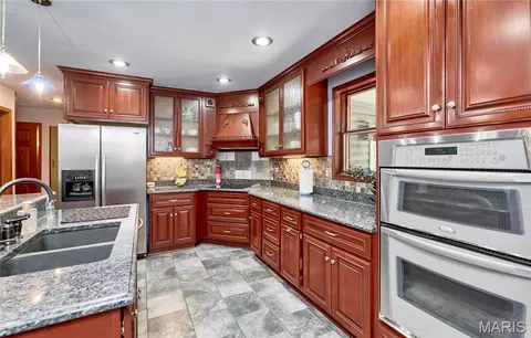 Kitchen - 3851 Autumn Set Dr, Arnold, MO 63010 photo 6 of 8