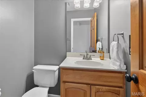 Bath - 238 Westridge Parc Ln, Ellisville, MO 63021 photo 1 of 3