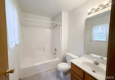 Bath - 8468 Marko Dr, Cedar Hill, MO 63016 photo 2 of 2