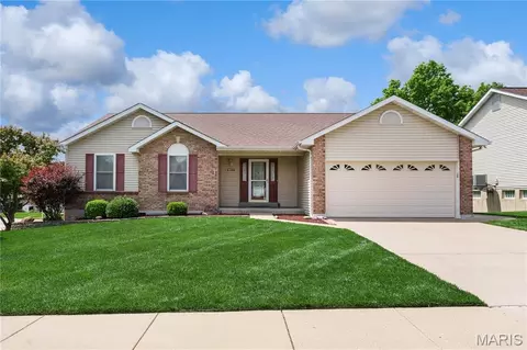 1848 Summitview Dr, Saint Charles, MO 63303
