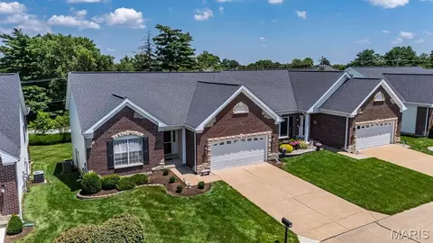 10125 Allington Dr, Saint Louis, MO 63128