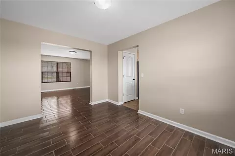 Entry Way - 672 Berrywine Ln, Arnold, MO 63010 photo 4 of 5