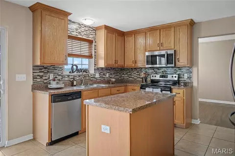 Kitchen - 672 Berrywine Ln, Arnold, MO 63010 photo 2 of 4