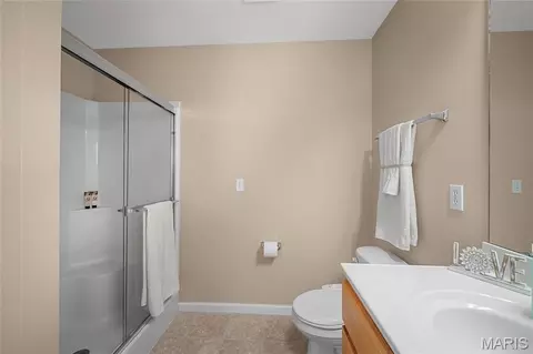 Bath - 672 Berrywine Ln, Arnold, MO 63010 photo 2 of 3