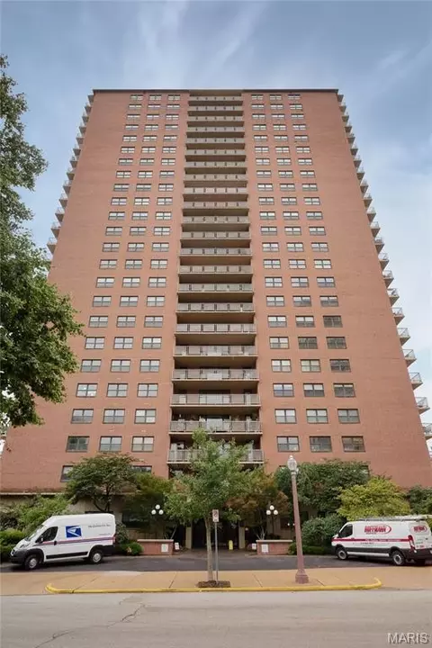 4466 W Pine Blvd #8C, Saint Louis, MO 63108