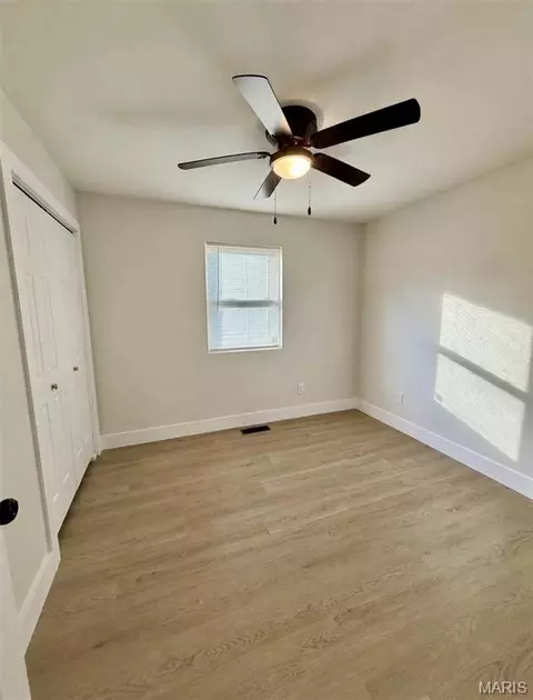 Bedroom - 433 W Eldon St, Saint James, MO 65559 photo 2 of 4
