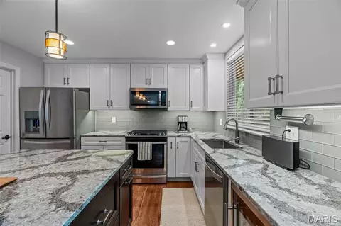 Kitchen - 2535 Barrett Springs Dr, Ballwin, MO 63021 photo 3 of 9