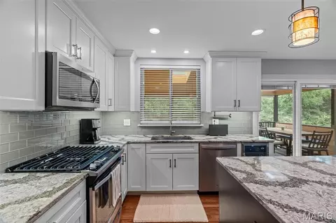 Kitchen - 2535 Barrett Springs Dr, Ballwin, MO 63021 photo 4 of 9