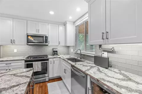 Kitchen - 2535 Barrett Springs Dr, Ballwin, MO 63021 photo 5 of 9
