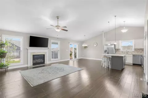 Living - 2347 Fire Crest Ct, Washington, MO 63090 photo 5 of 5