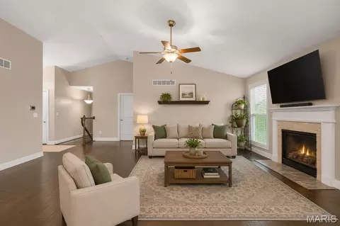Living - 2347 Fire Crest Ct, Washington, MO 63090 photo 3 of 5