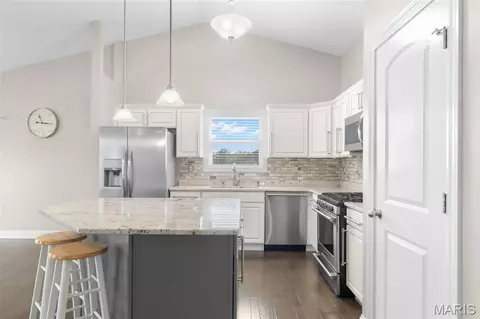 Kitchen - 2347 Fire Crest Ct, Washington, MO 63090 photo 4 of 6