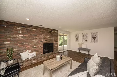 Living - 7 Nicolet Dr, Manchester, MO 63011 photo 5 of 6