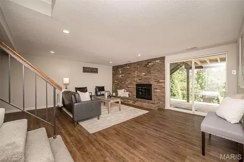 Living - 7 Nicolet Dr, Manchester, MO 63011 photo 4 of 6